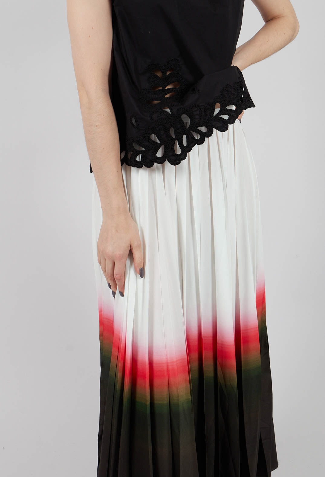 Pleated Skirt in White Faded Dye Hem line