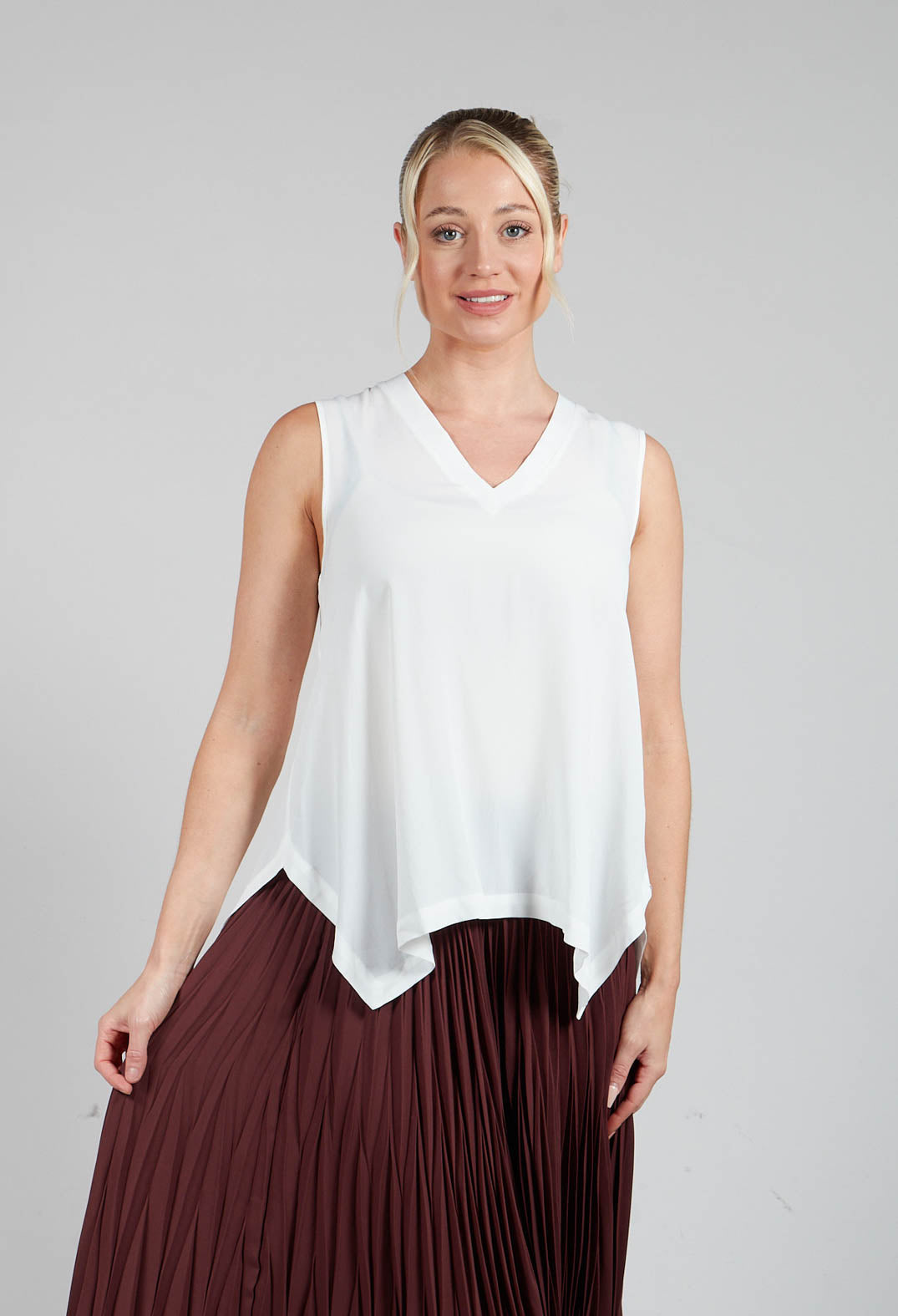 Sleevless V Neck Loose Fit Top in White