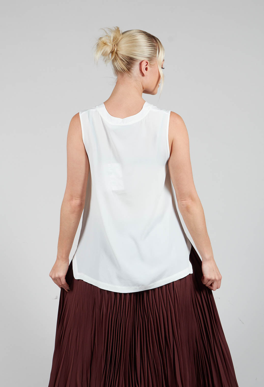 Sleevless V Neck Loose Fit Top in White