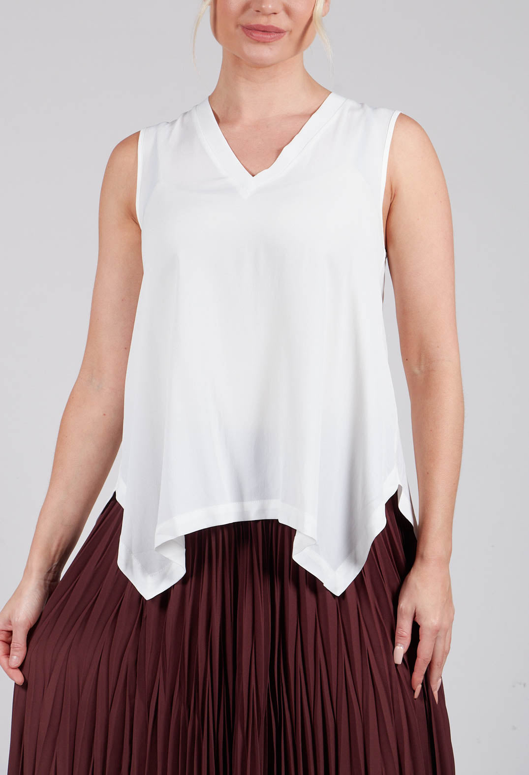 Sleevless V Neck Loose Fit Top in White