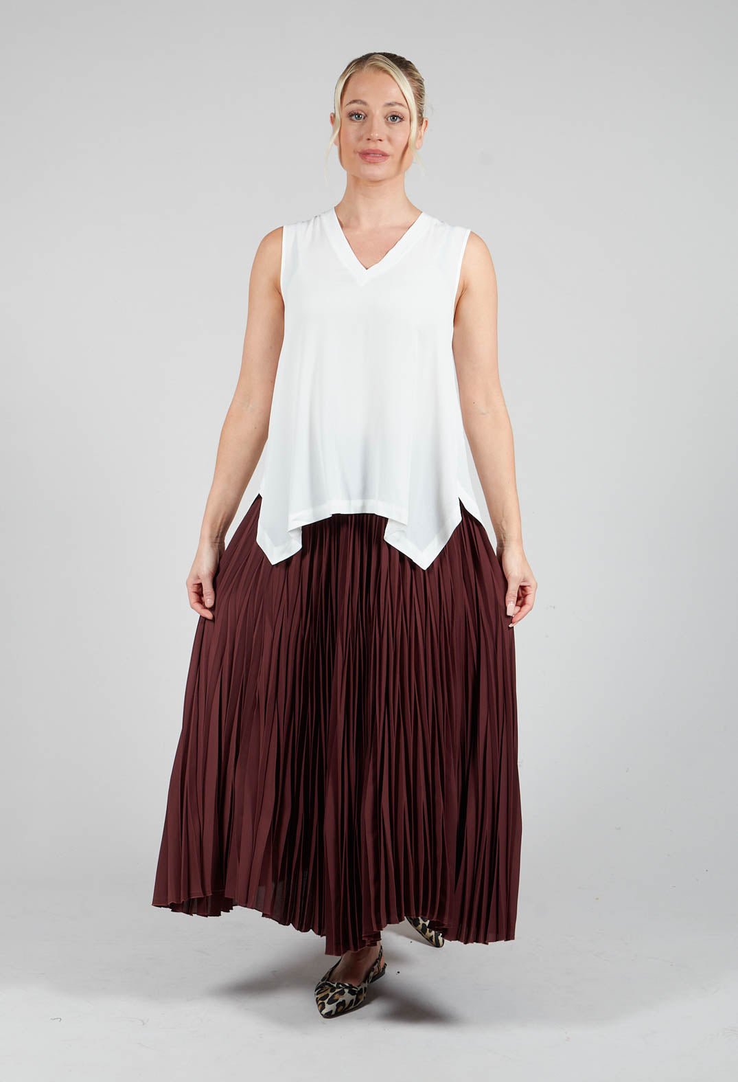 Sleevless V Neck Loose Fit Top in White