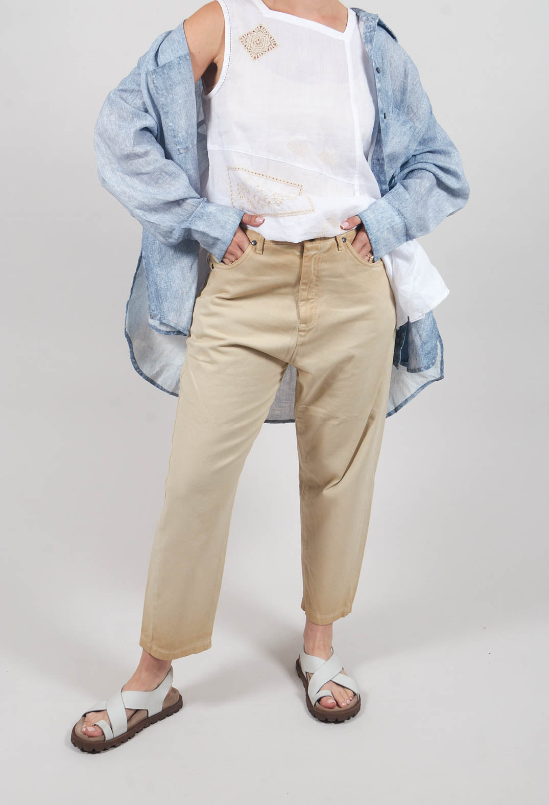 Straight Leg Jeans in Beige Dye Effect