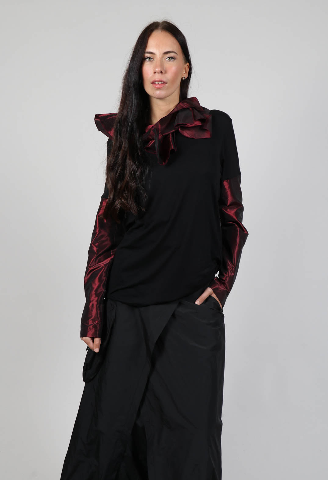 Jersey Top with Contrasting Sleeves and Neck in Black and Burgundy