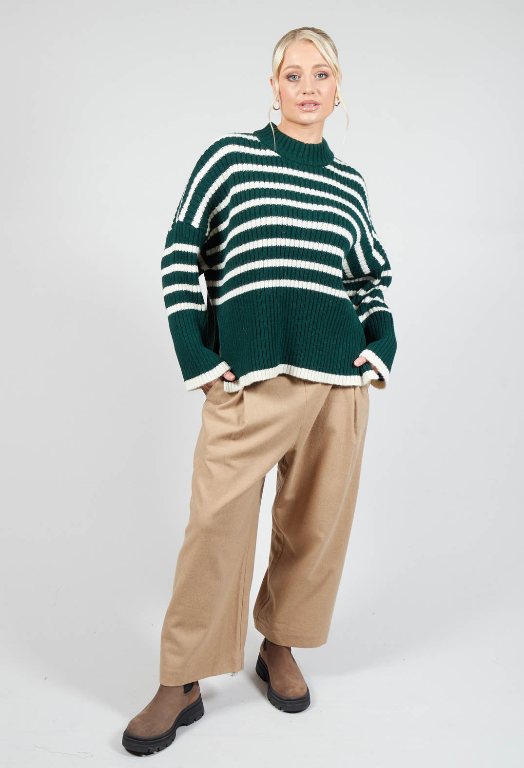 Oversized Pull with Green and Ecru Stripes