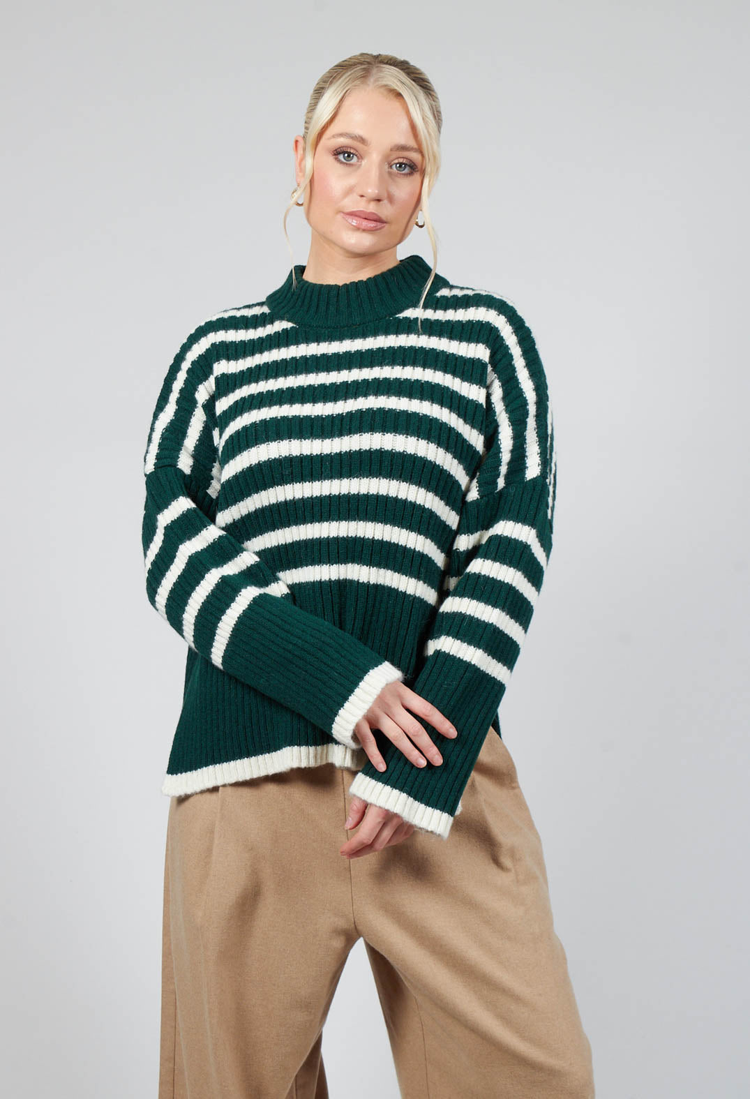 Oversized Pull with Green and Ecru Stripes