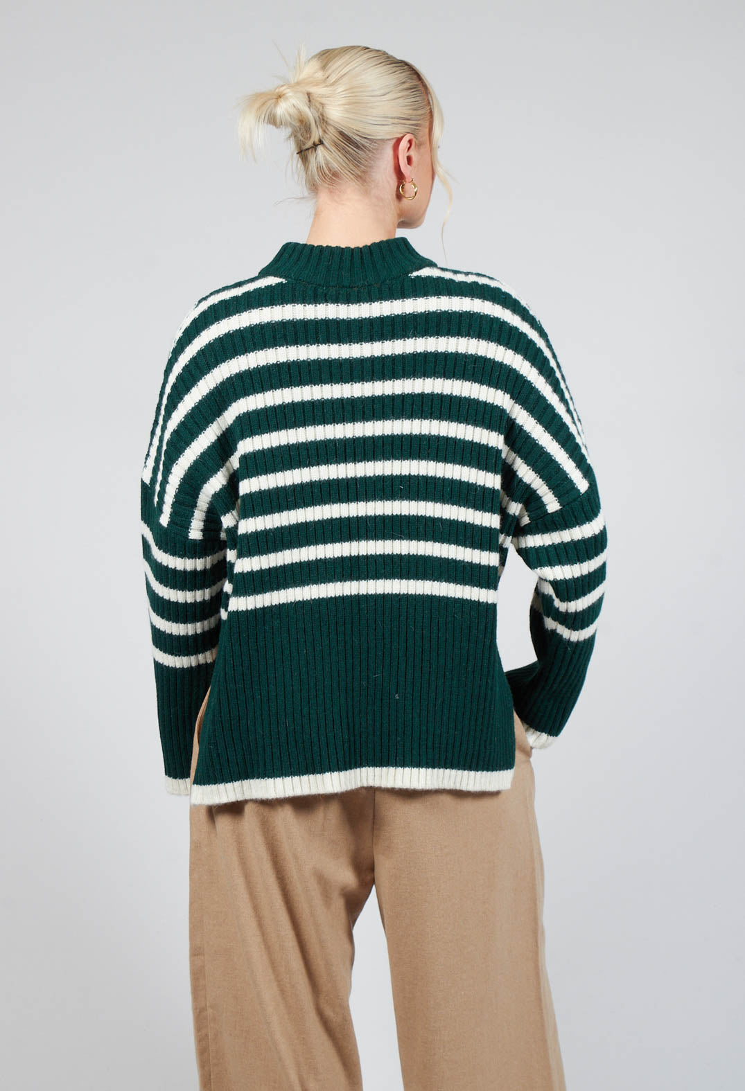 Oversized Pull with Green and Ecru Stripes