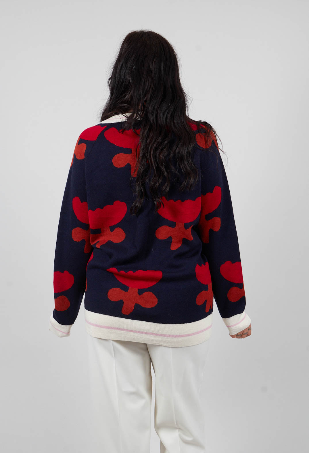 V Neck Pull with Tulip Pattern in Red and Navy