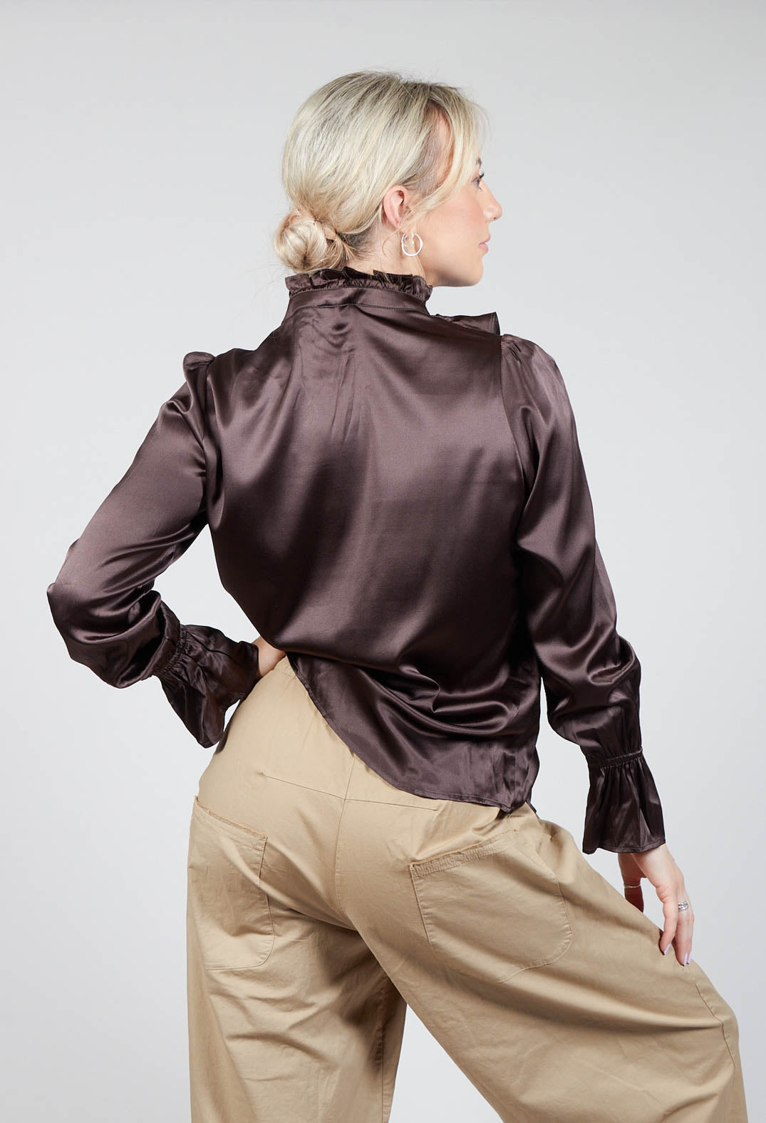 Ingeborg Shirt with Ruffles in Chocolate