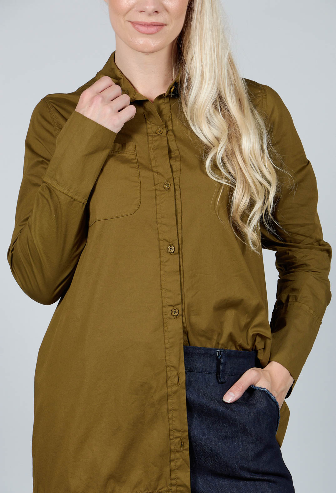 Long Sleeved Shirt in Oliva