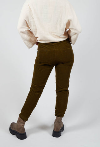 Straight Leg Trousers in Oliva