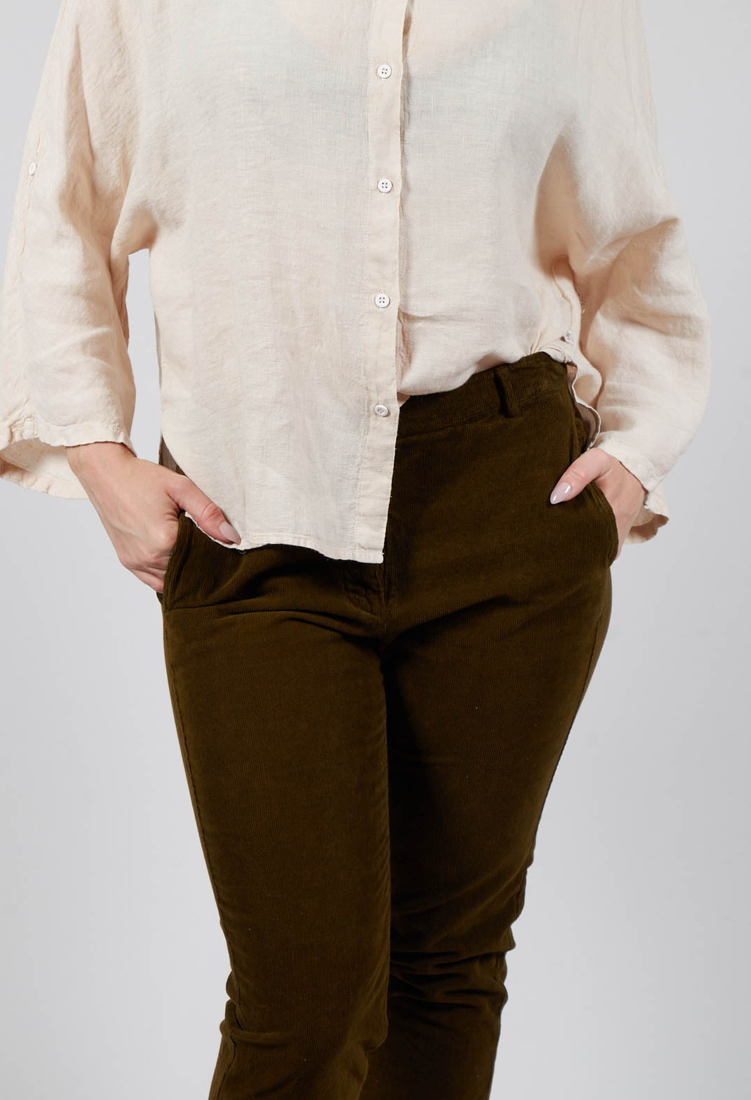 Straight Leg Trousers in Oliva