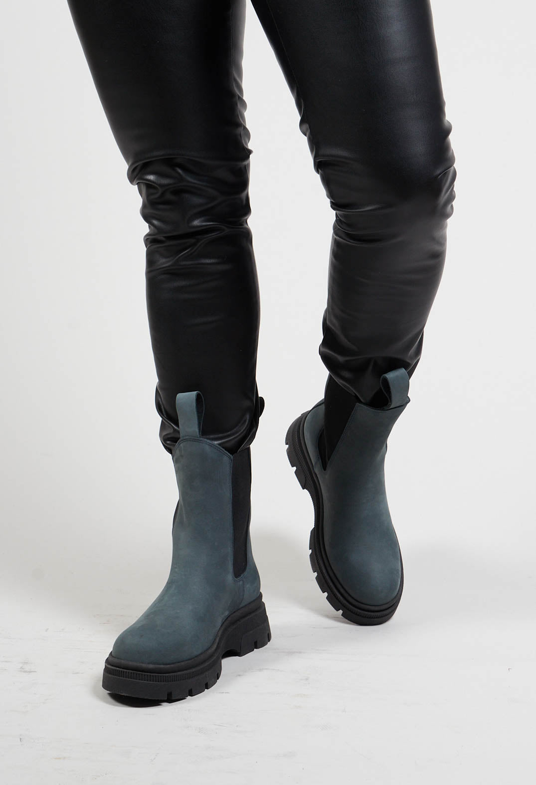 Chelsea Boot in Dark Navy