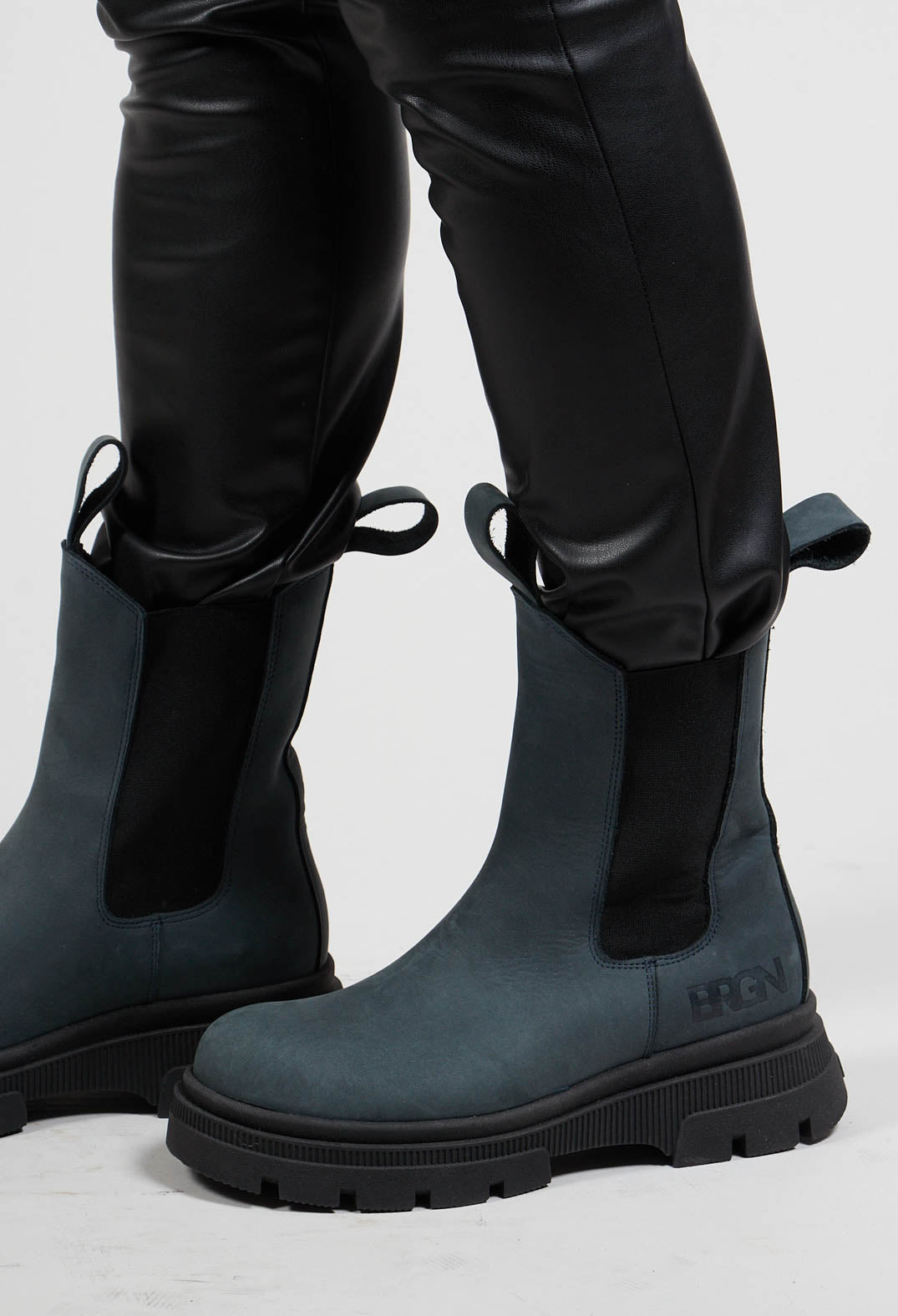 Chelsea Boot in Dark Navy