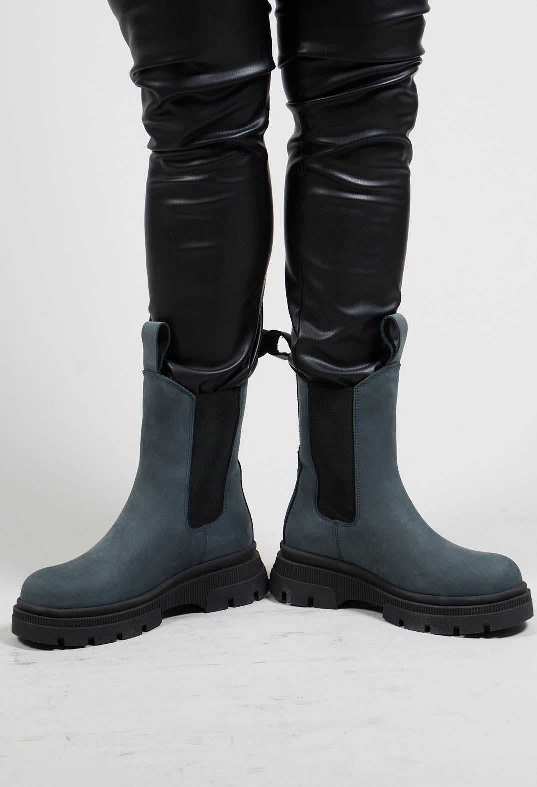 Chelsea Boot in Dark Navy