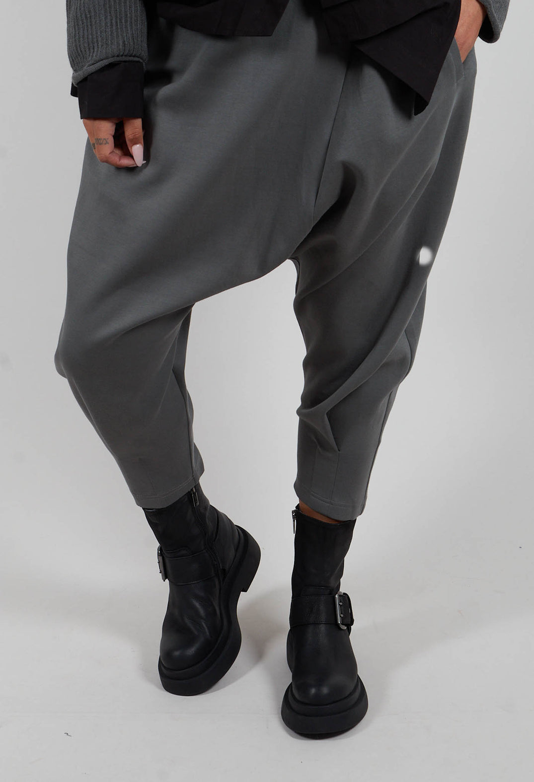 Drop Crotch Peg Trousers in Grey
