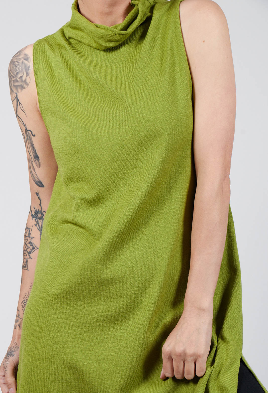 Sleeveless Top with Stand up Collar in Erba Green