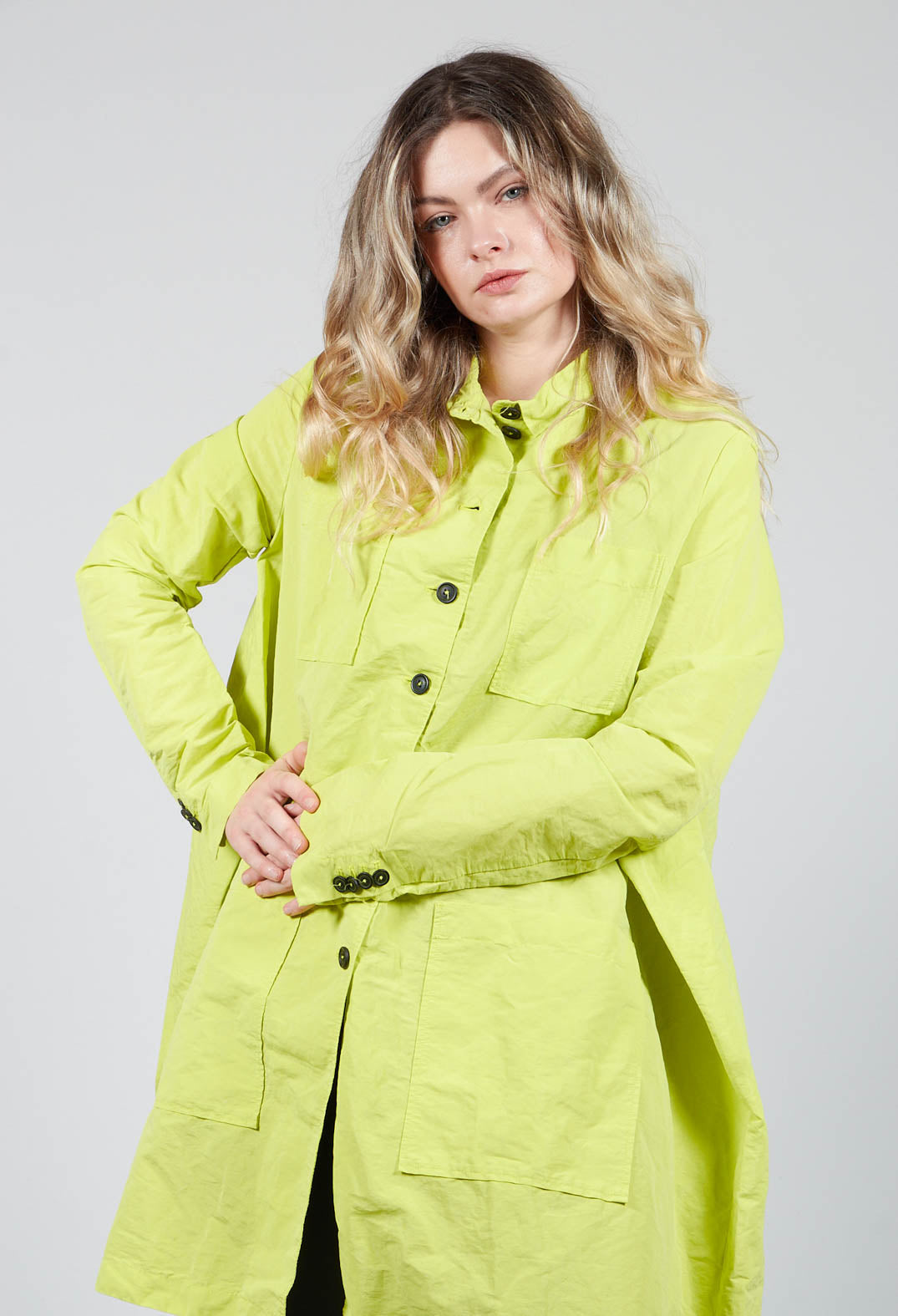 Short Length Coat With Pocket Features in Spring
