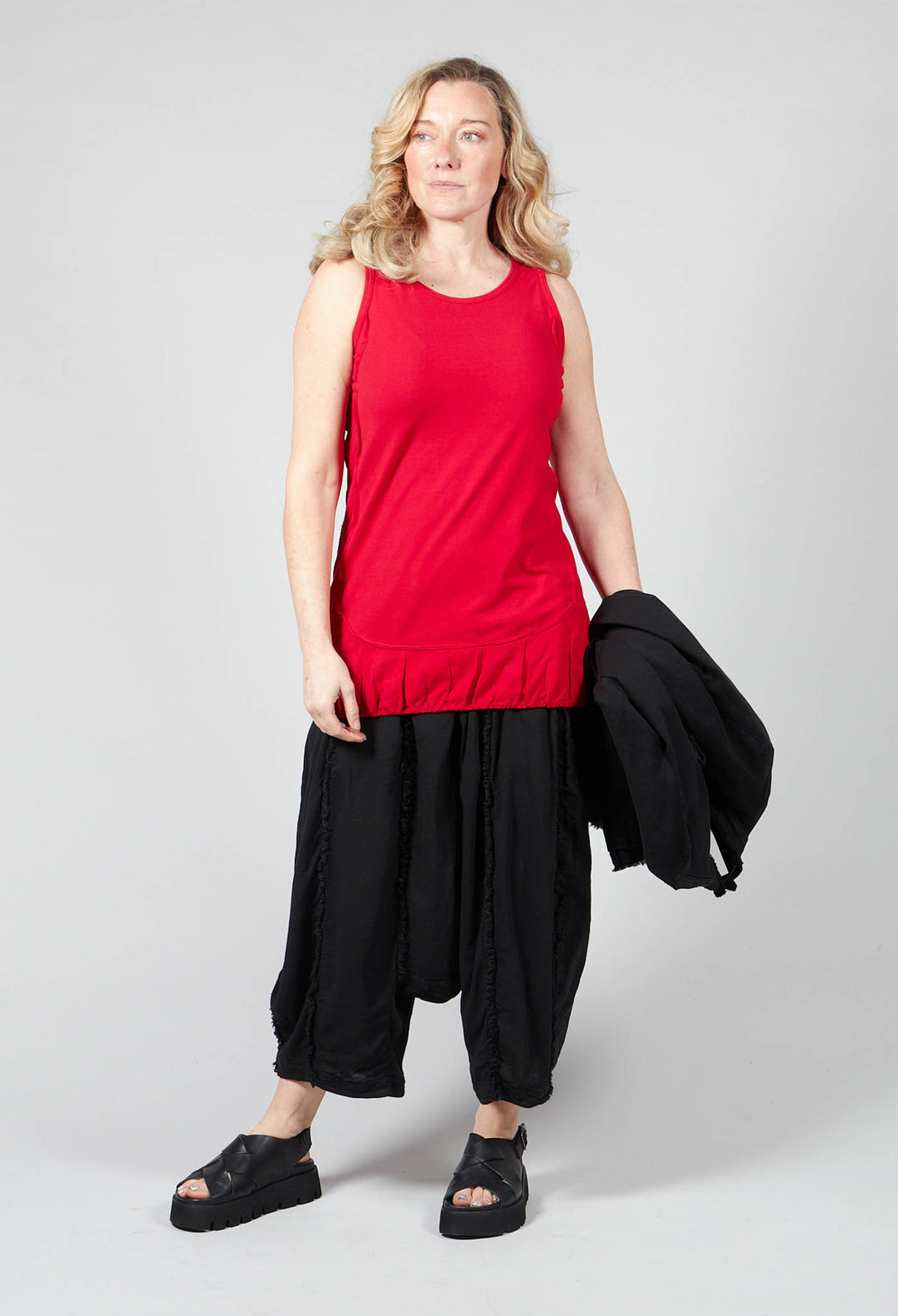 Loose Fit Drop Crotch Cropped Trousers in Black