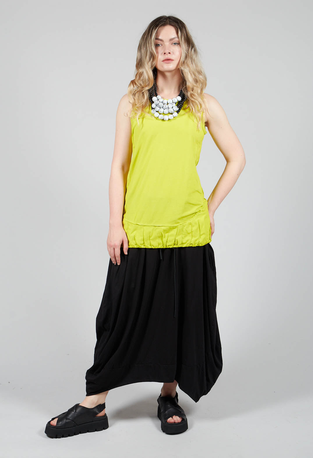 Sleeveless Jersey T Shirt wih Ruffle Hem in Spring