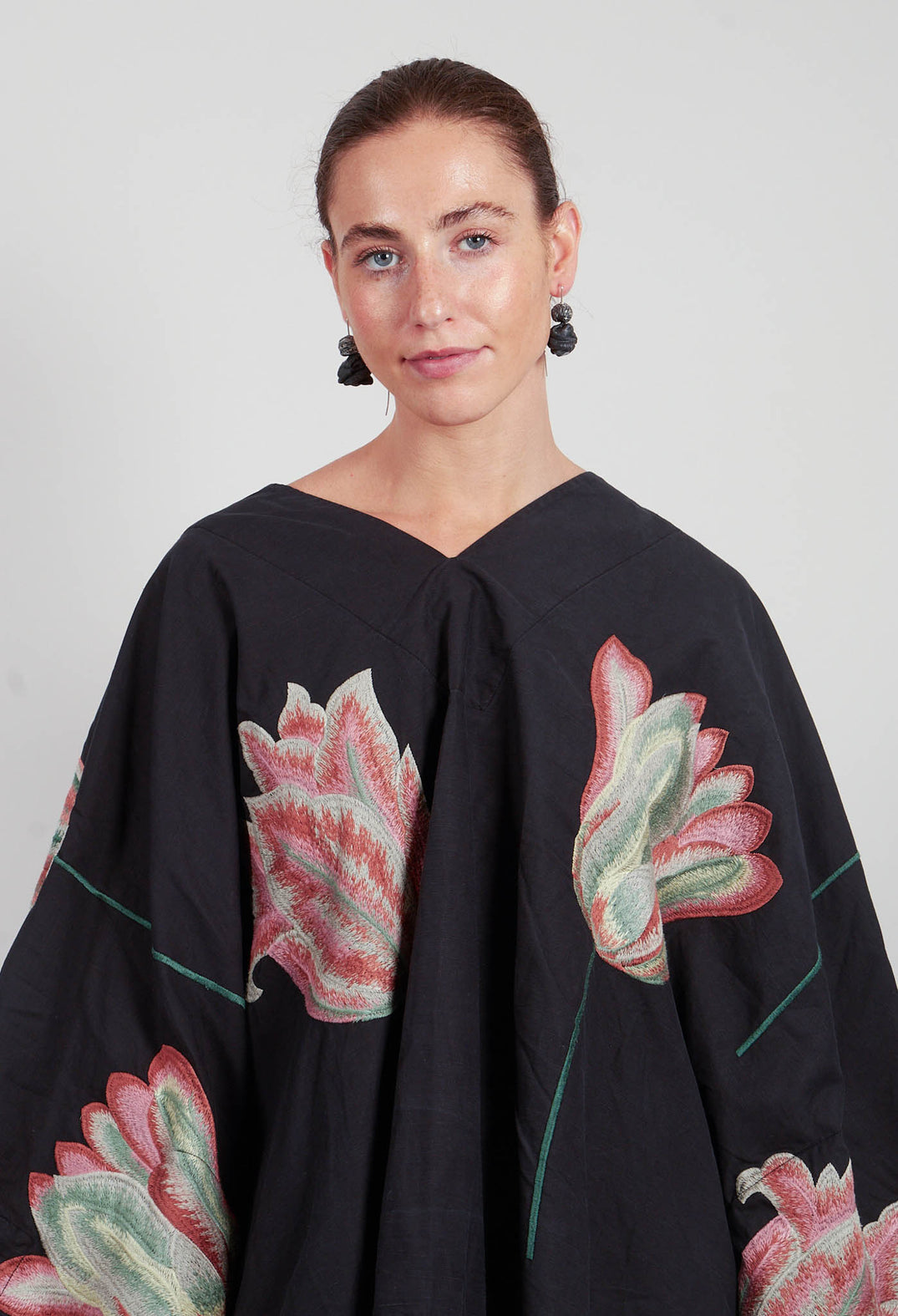 Daisiste Tunic in Kaviar Black