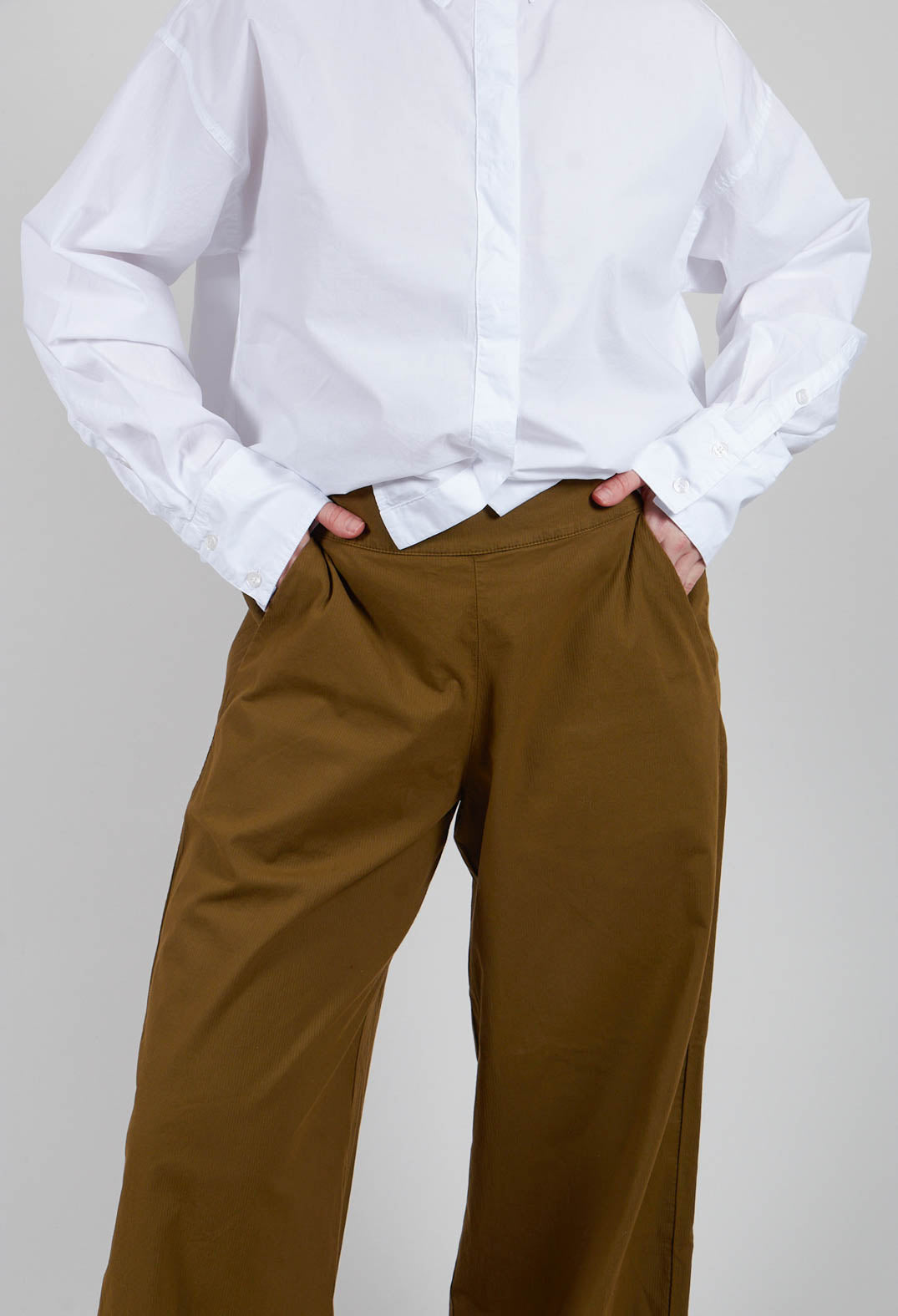 Anasy Pants in Kaki