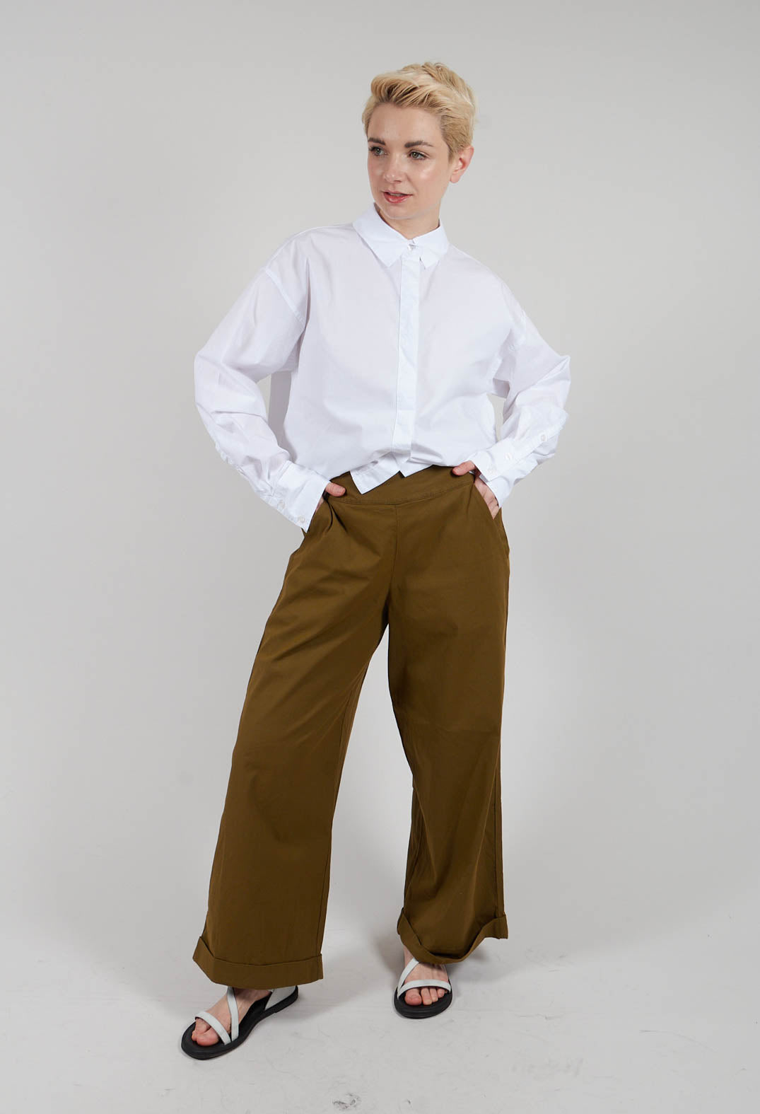 Anasy Pants in Kaki
