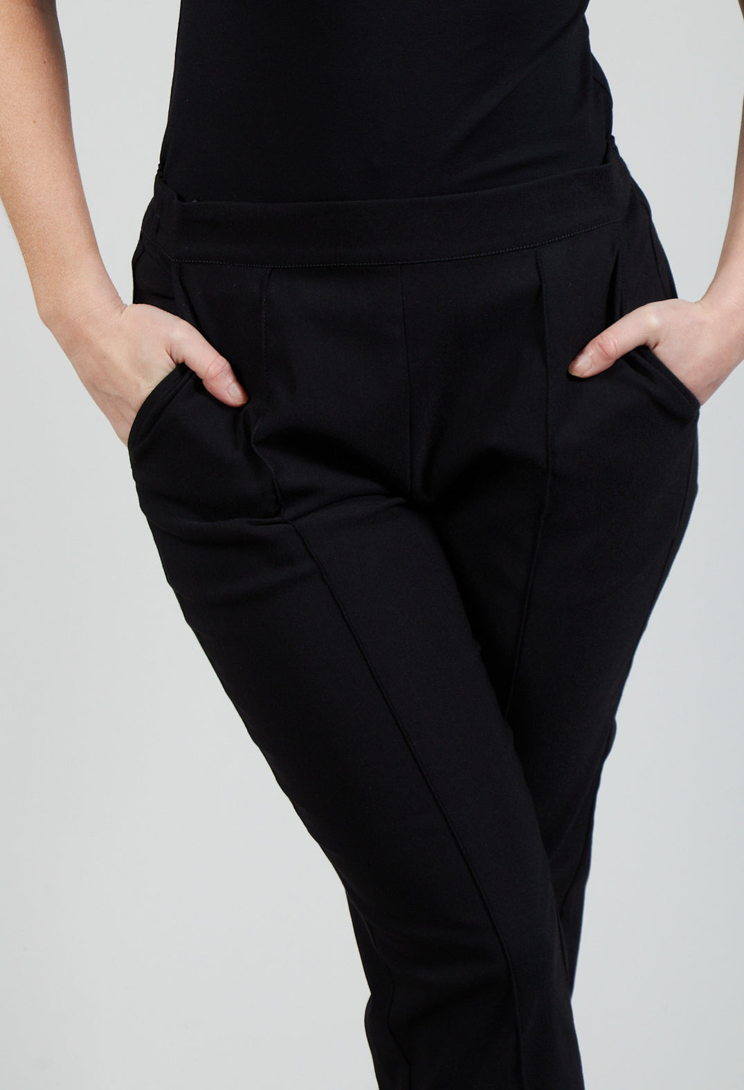 Vlah Trousers in Black