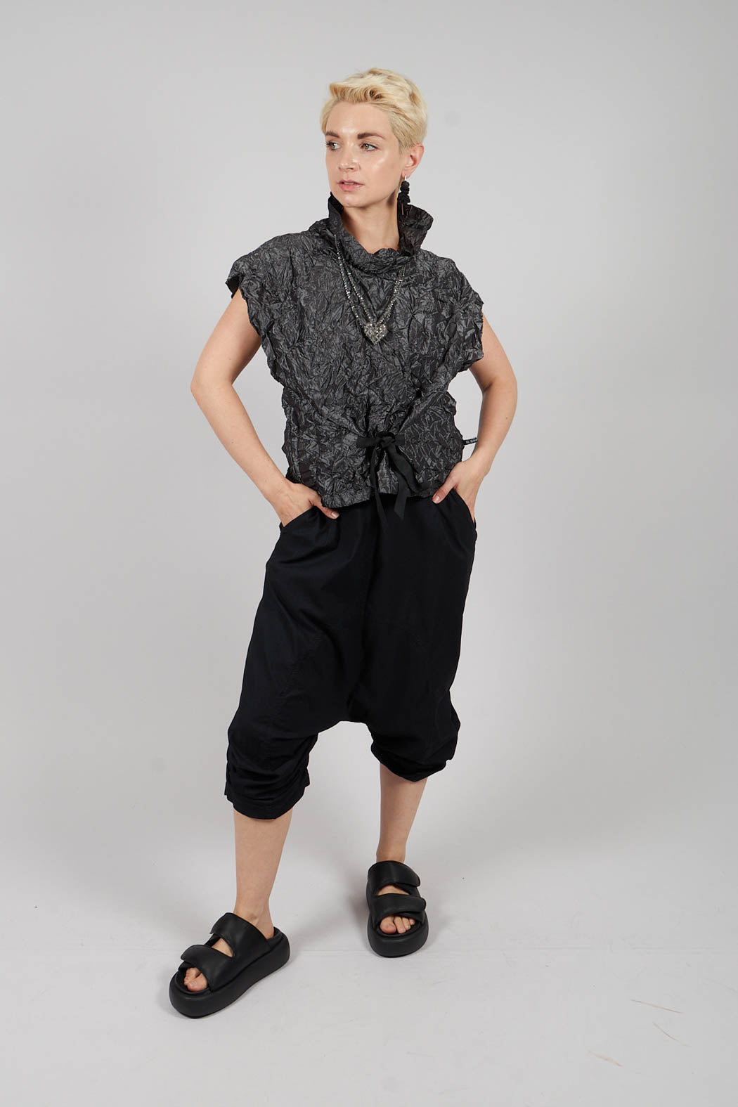 Gathered Hem Cropped Trousers in Black
