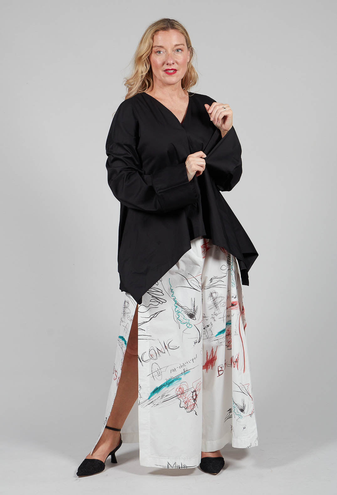 V-Neck Tailored Top in Nero