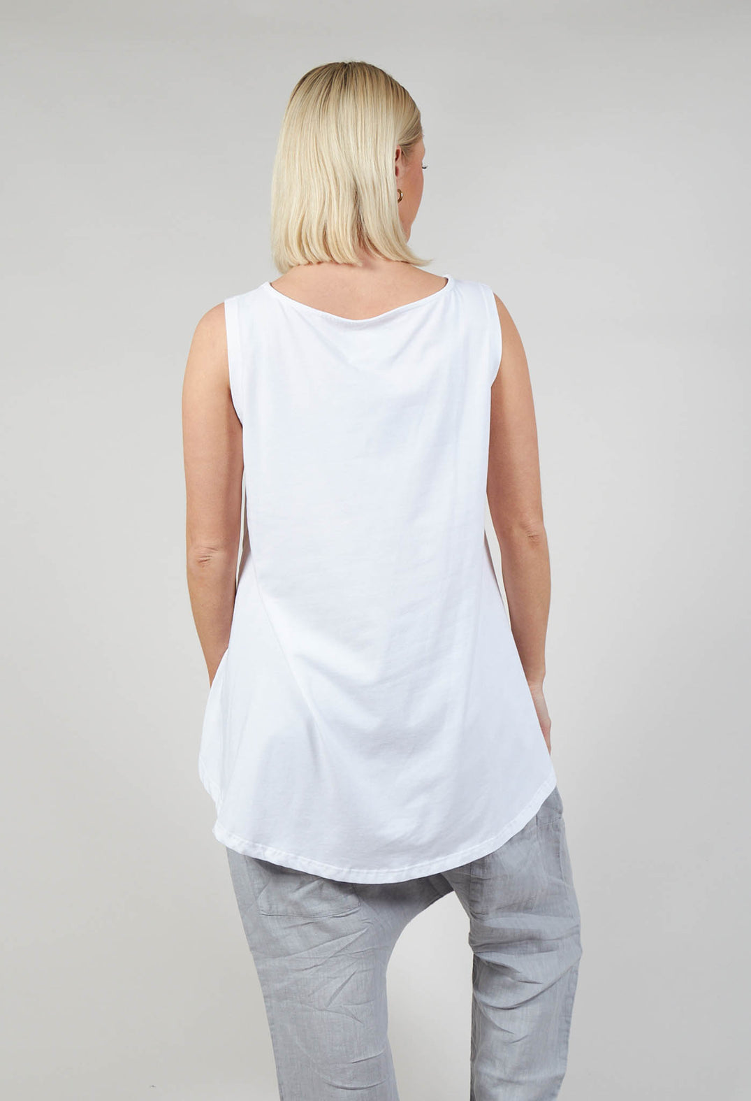 Sleeveless Long Swing Jersey Top with Print in White