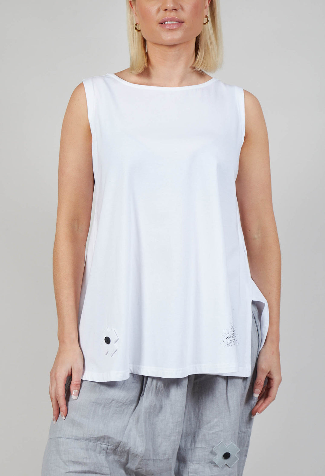 Sleeveless Long Swing Jersey Top with Print in White