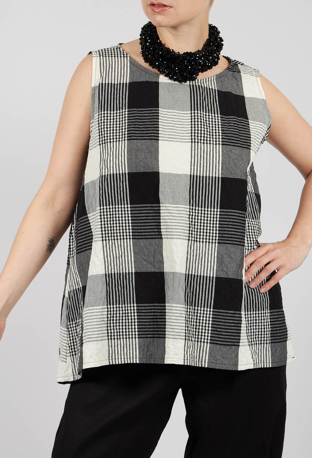 Macro Q Shirt in Nero