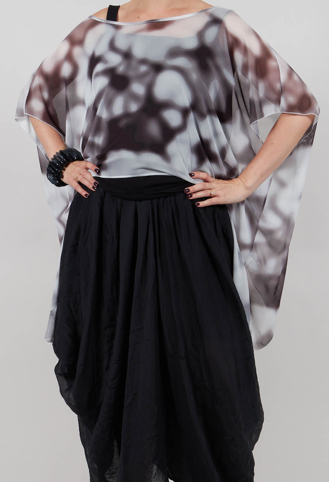 Asymmetric Hem Skirt in Nero