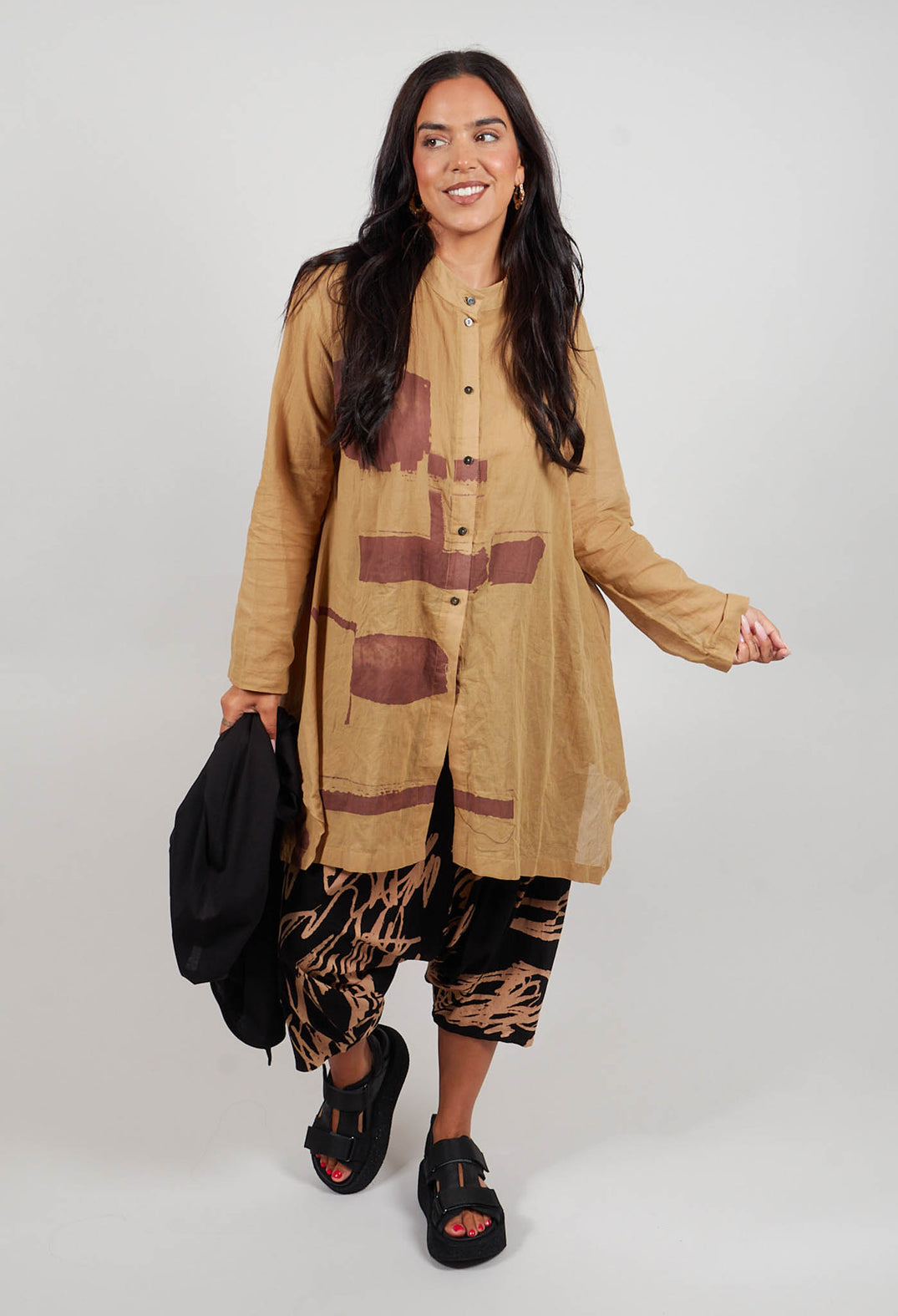 Lightweight Longline Shirt in Brown Print