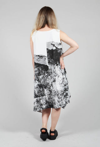Sleeveless Jersey Dress in White Print