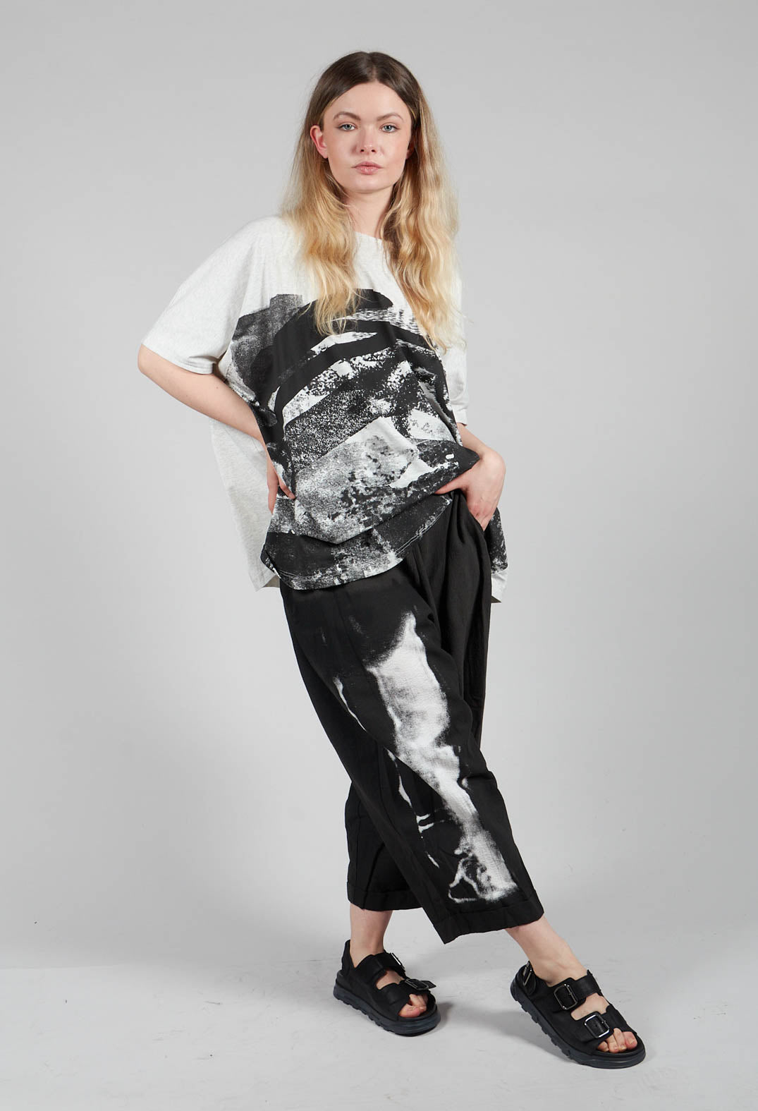 Cropped Trousers with Turnups in Black Print