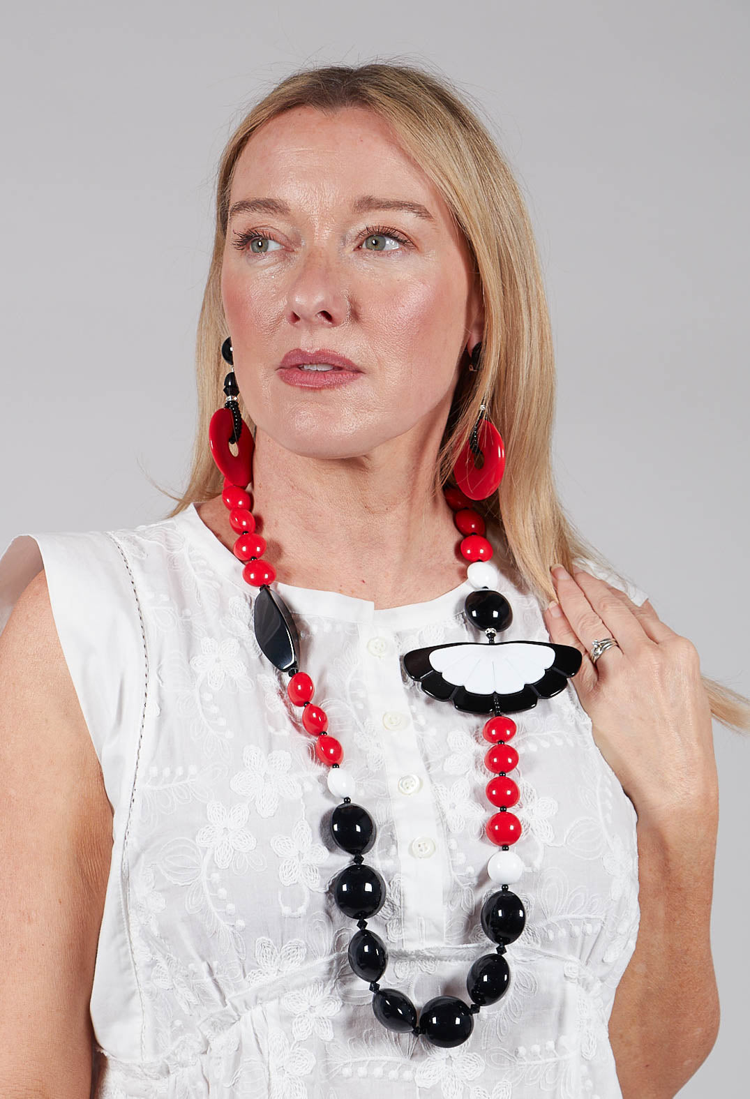 Beaded Necklace with Fan Pendant in Black, Red and White