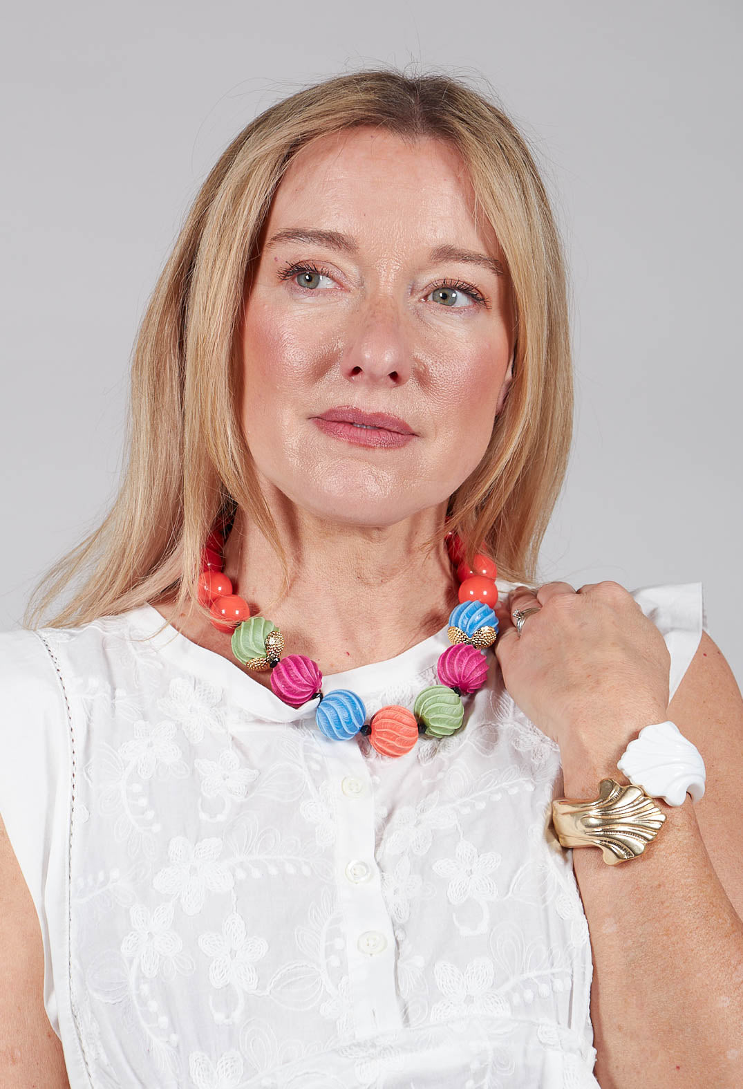 Choker with Helical Balls in Coral