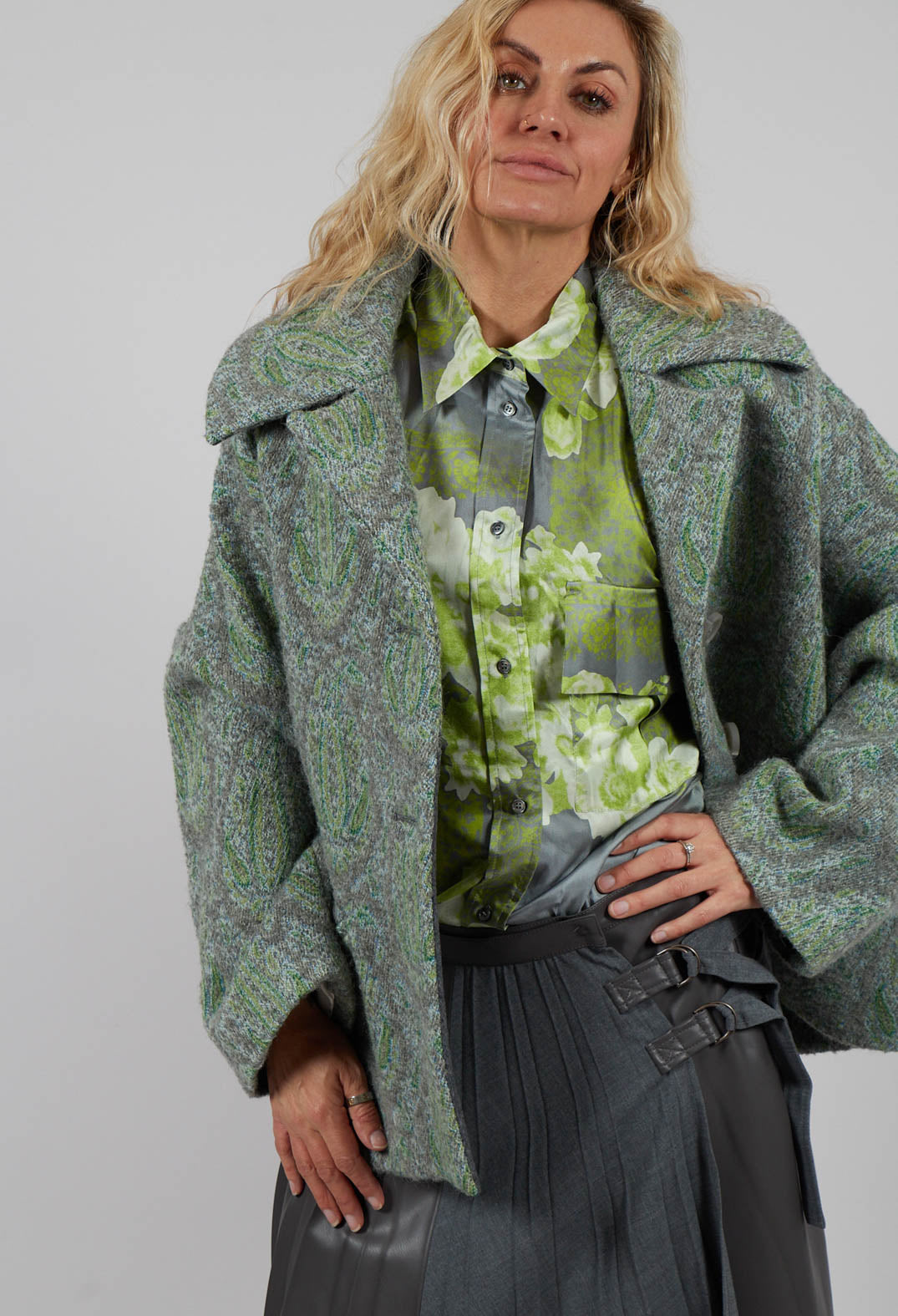 Short Coat with Large Collar in Grey