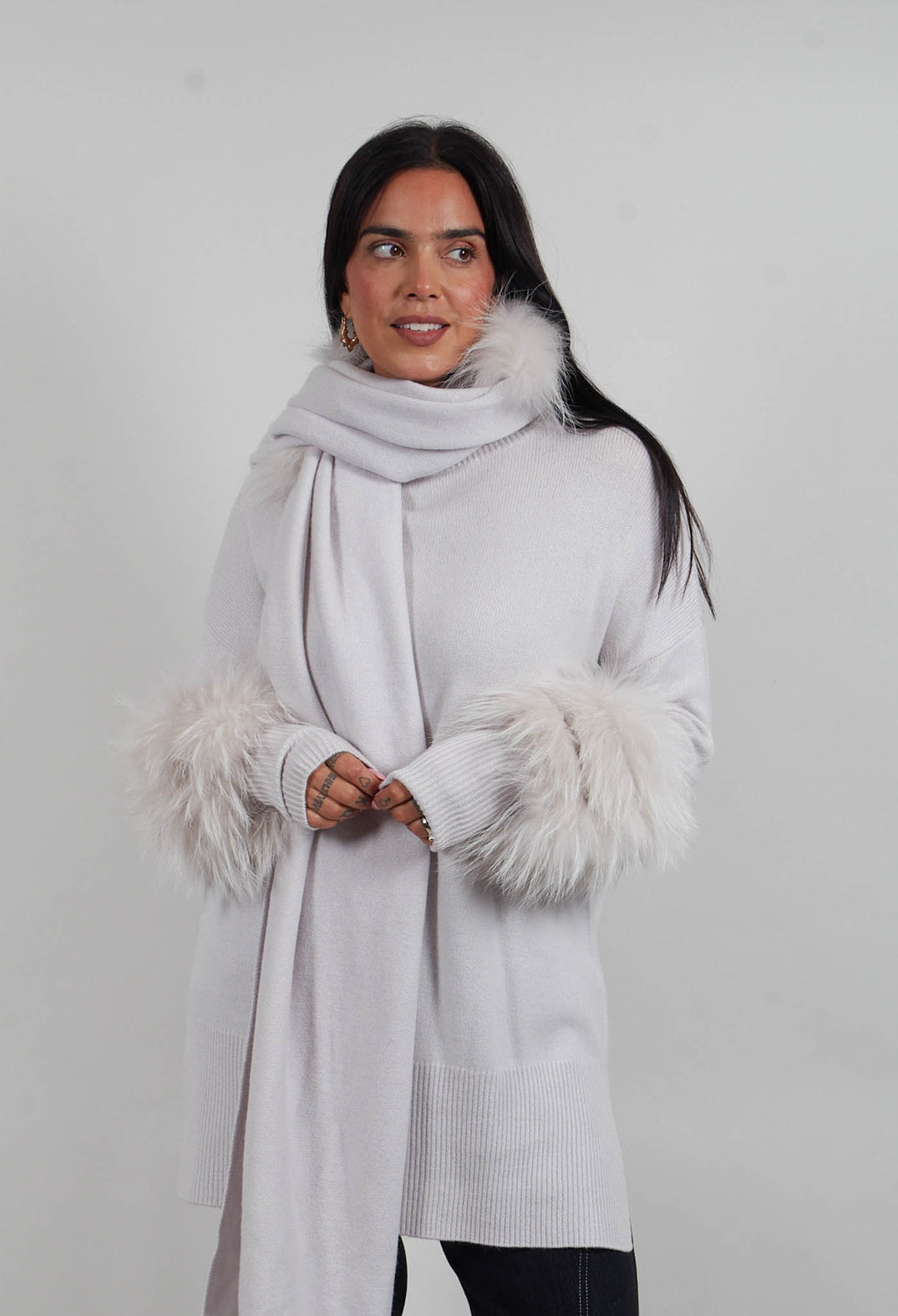 Cashmere Scarf with Fur Trim in Fog