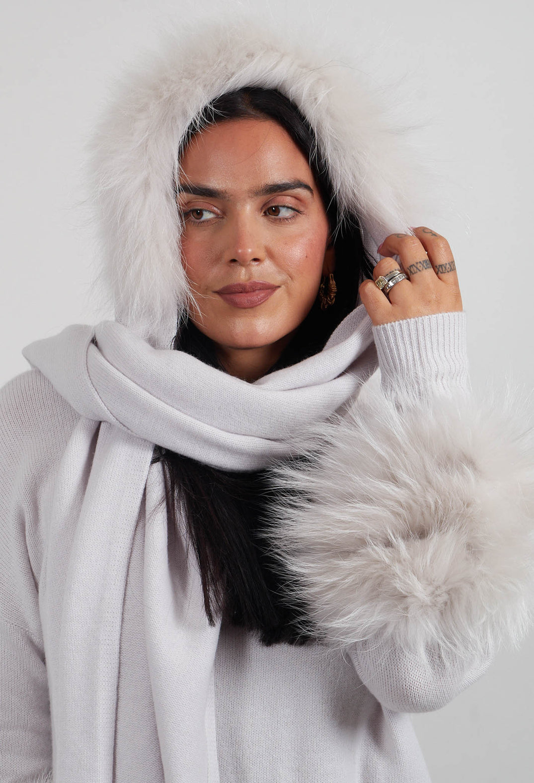 Cashmere Scarf with Fur Trim in Fog