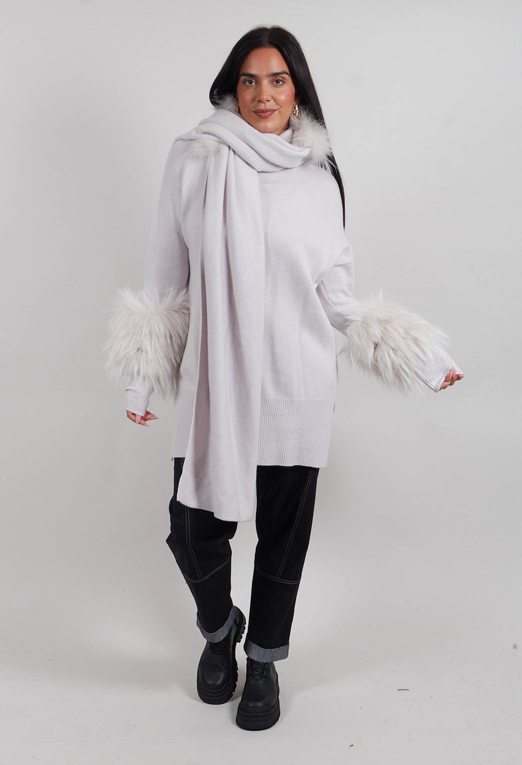 Cashmere Scarf with Fur Trim in Fog