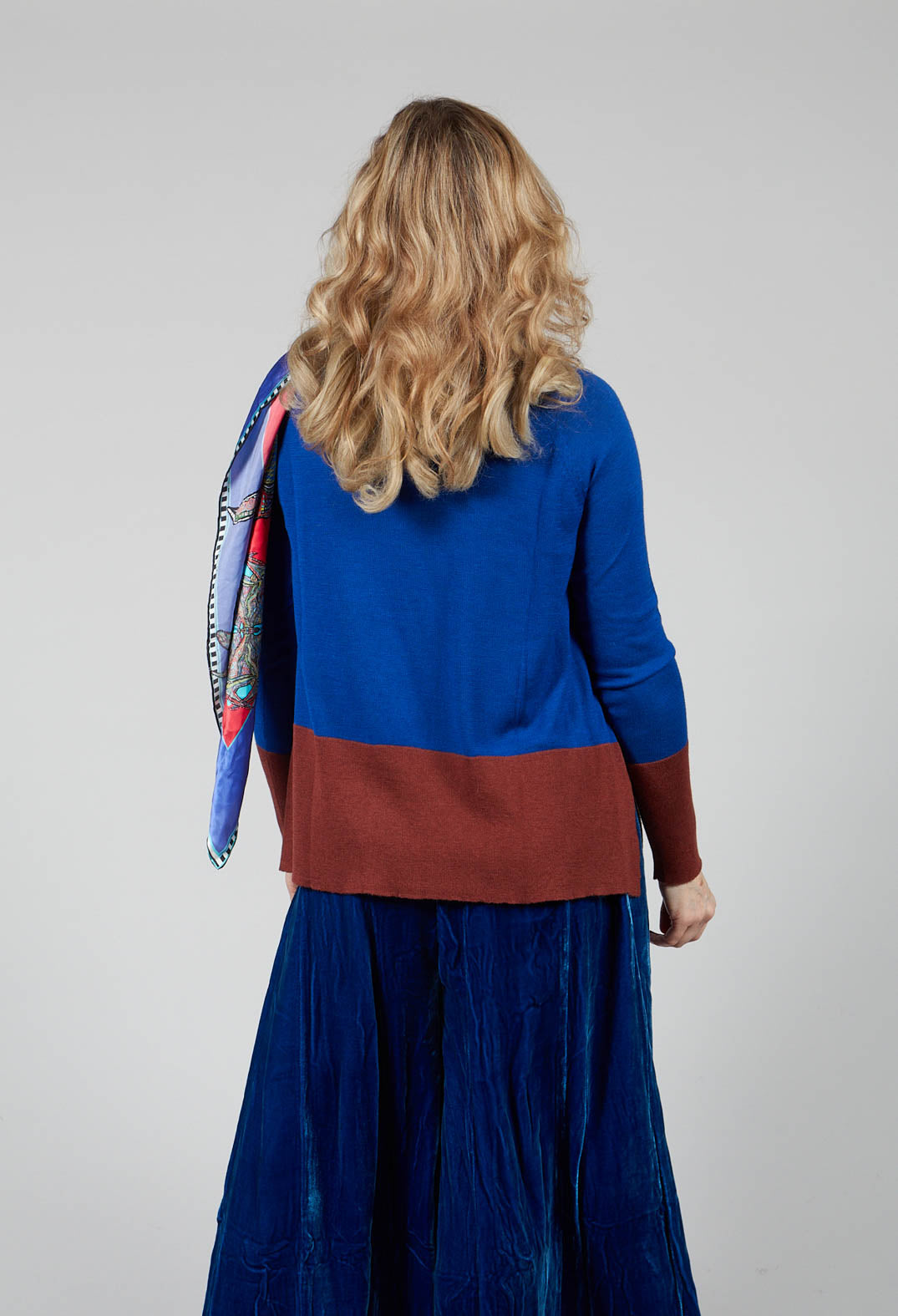 Top Key Round Neck in Sapphire and Cinnamon