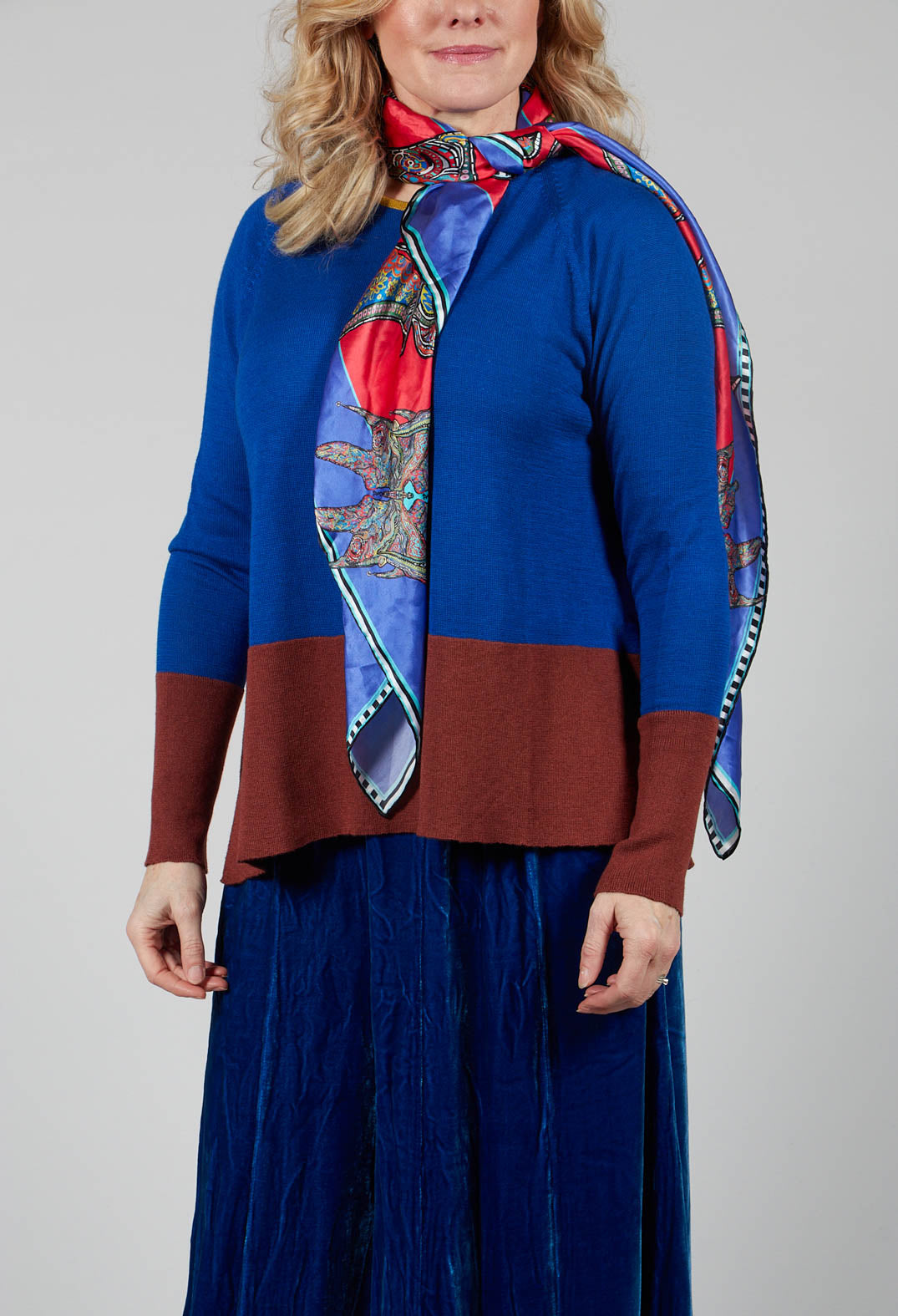 Top Key Round Neck in Sapphire and Cinnamon