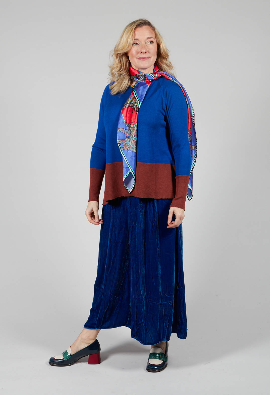 Top Key Round Neck in Sapphire and Cinnamon