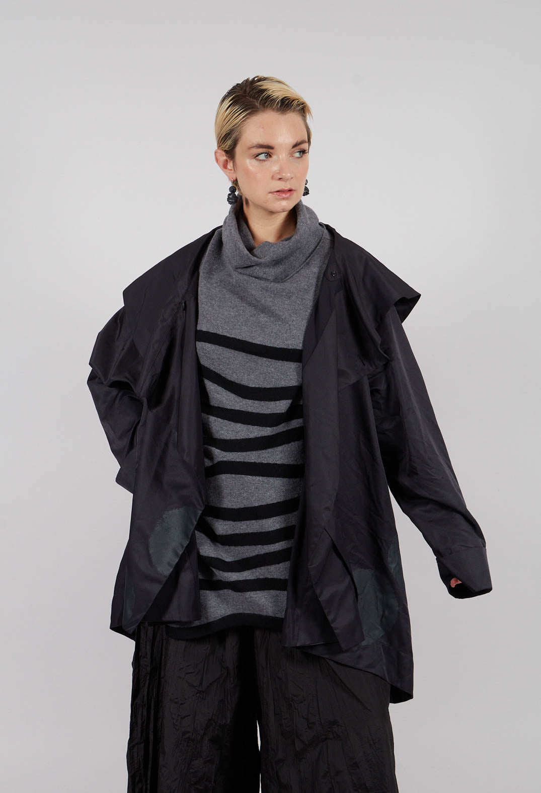 Open Collar Coat with Print in Black