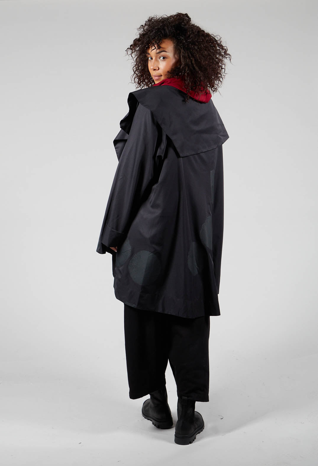 Open Collar Coat with Print in Black
