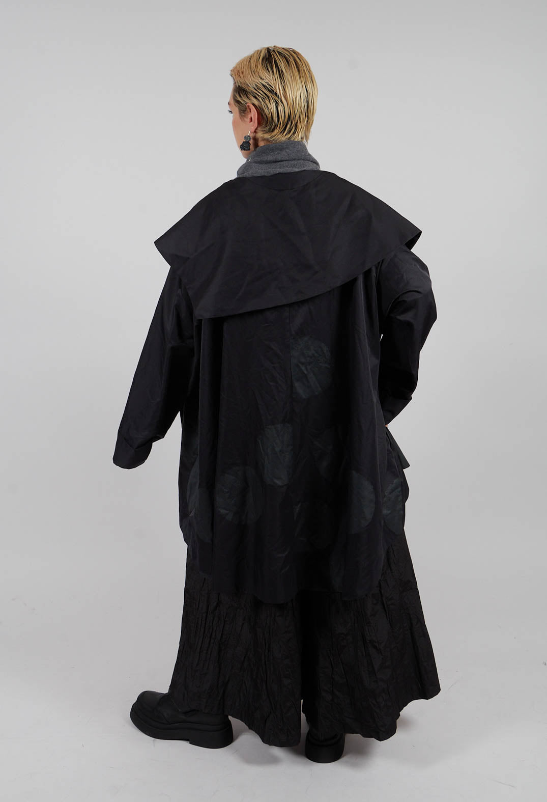 Open Collar Coat with Print in Black