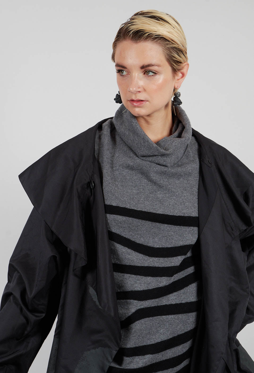 Open Collar Coat with Print in Black