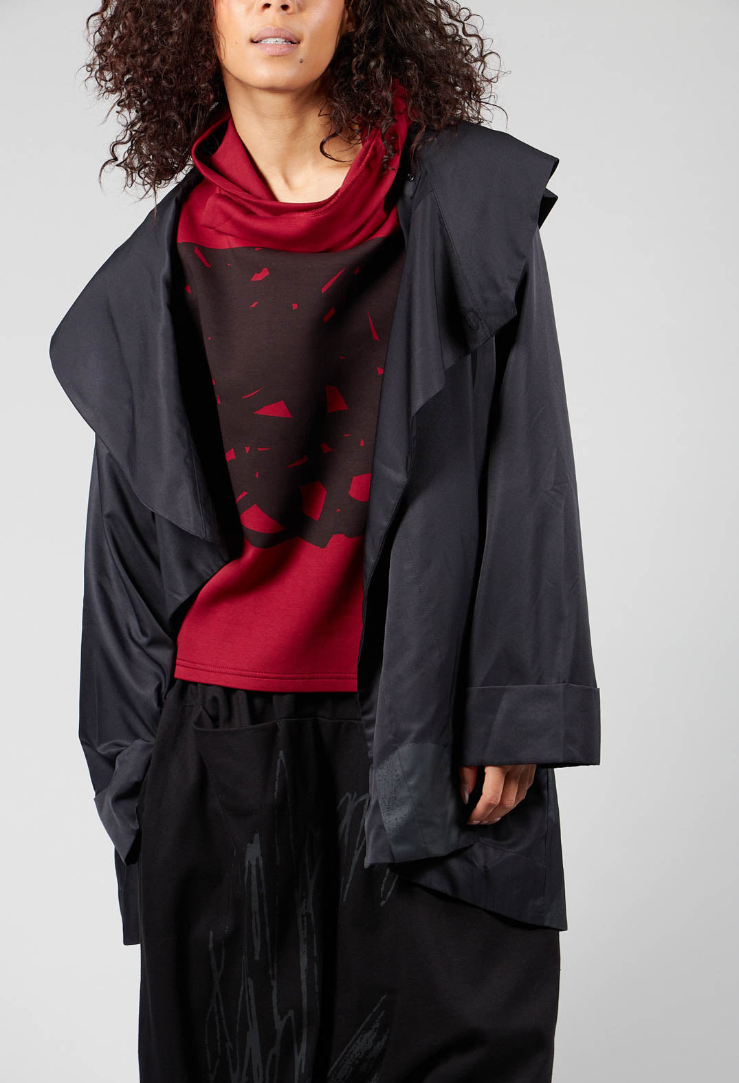 Open Collar Coat with Print in Black